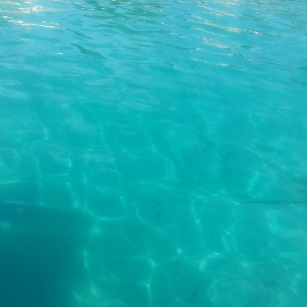 Looks like a swimming pool but this is the ocean!