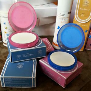 Green Energy Organics Le Bebe Bio baby bottom powder, made without talcum powder