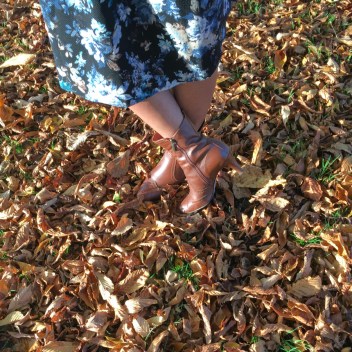 Brogue details mid-heel ankle boots