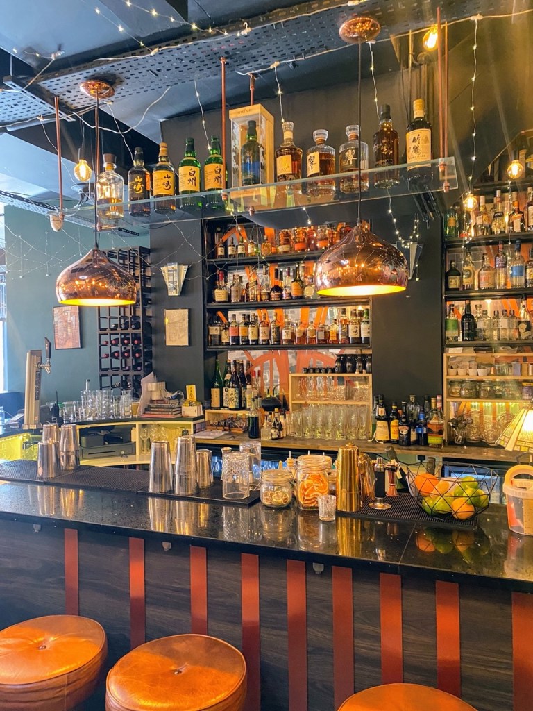 Issho-ni cocktail bar